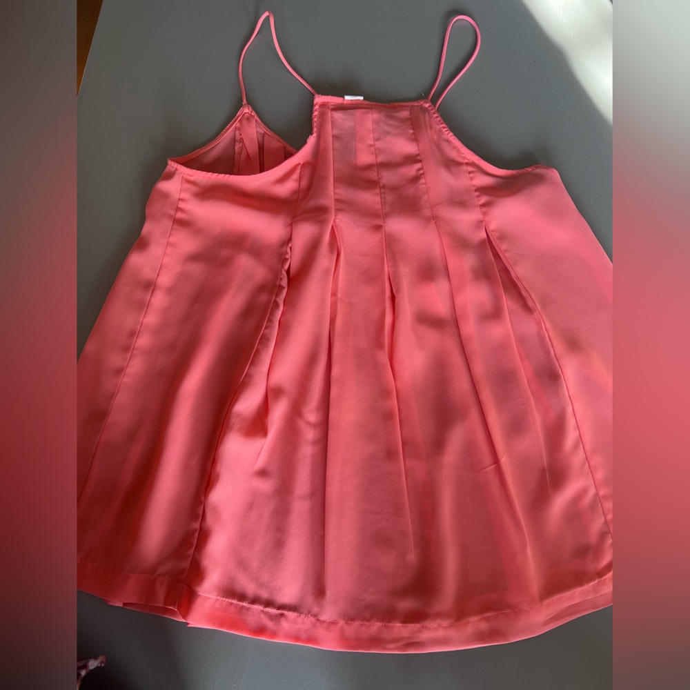 set of 2 womens tank tops - like new